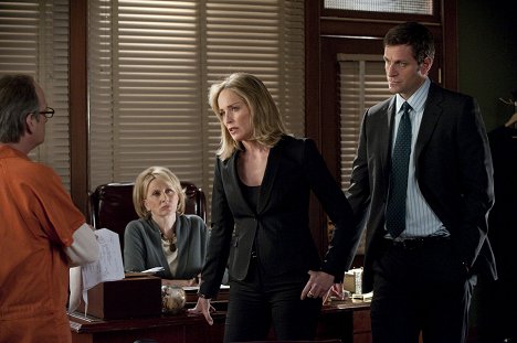 Kate Nelligan, Sharon Stone, Peter Hermann - Law & Order: Special Victims Unit - Schachmatt - Filmfotos