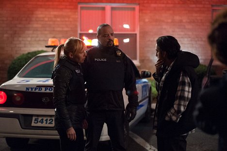 Kelli Giddish, Ice-T - Law & Order: Special Victims Unit - Dreams Deferred - Van film
