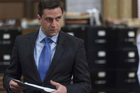 Raúl Esparza - Lei e ordem: Special Victims Unit - Her Negotiation - De filmes