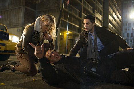 Kelli Giddish, Danny Pino - Law & Order: Special Victims Unit - Amaro's One-Eighty - Photos
