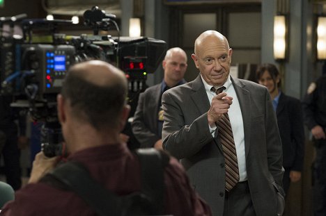 Dann Florek - Law & Order: Special Victims Unit - Amaro's One-Eighty - Making of
