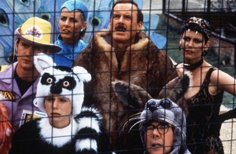 Jack Davenport, John Cleese, Ronnie Corbett, Carey Lowell - Lemur zwany Rollo - Z filmu