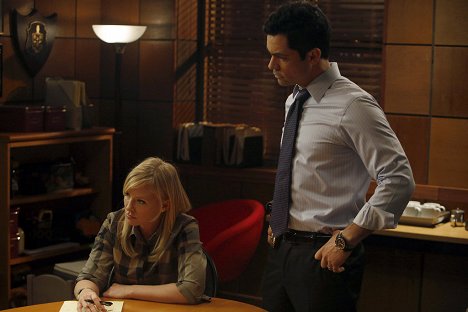 Kelli Giddish, Danny Pino - Law & Order: Special Victims Unit - Downloaded Child - Photos