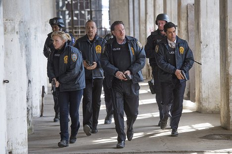 Kelli Giddish, Ice-T, Donal Logue, Danny Pino - Law & Order: Special Victims Unit - Beast's Obsession - Photos