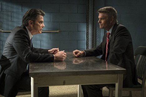 Peter Gallagher, Harry Hamlin - Law & Order: Special Victims Unit - Forgiving Rollins - Photos