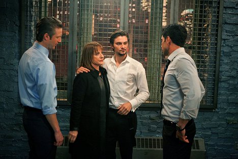 Peter Scanavino, Patti LuPone, Shiloh Fernandez - Law & Order: Special Victims Unit - Agent Provocateur - Making of