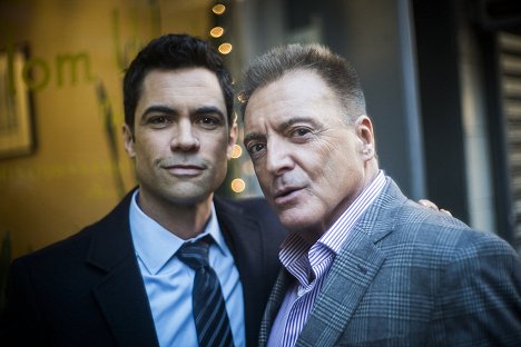 Danny Pino, Armand Assante - Lei e ordem: Special Victims Unit - Padre Sandunguero - De filmagens