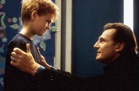 Thomas Brodie-Sangster, Liam Neeson - Láska nebeská - Z filmu