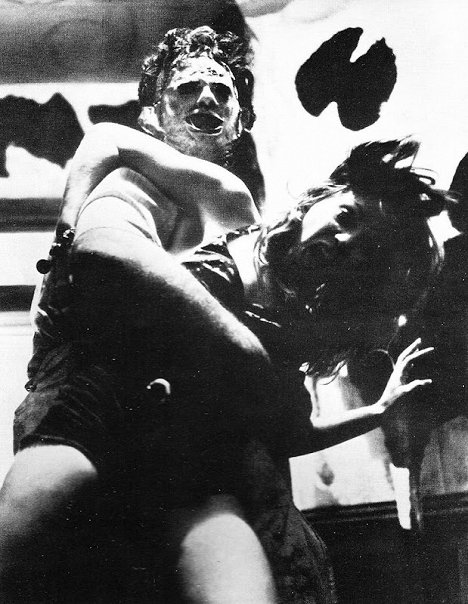 Gunnar Hansen, Teri McMinn - The Texas Chain Saw Massacre - Photos