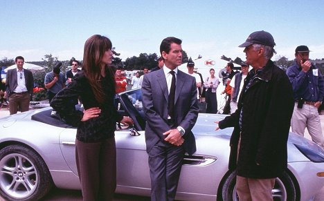 Sophie Marceau, Pierce Brosnan, Michael Apted - 007 - O Mundo Não Chega - De filmagens