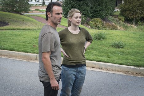 Andrew Lincoln, Alexandra Breckenridge - The Walking Dead - Új remény - Filmfotók