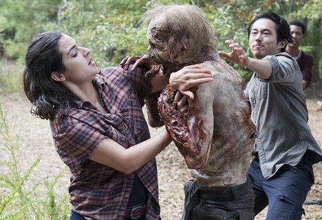Alanna Masterson, Steven Yeun - The Walking Dead - Új remény - Filmfotók