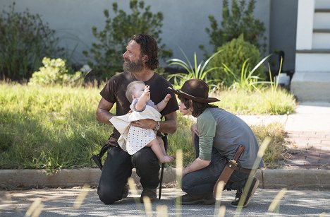 Andrew Lincoln, Chandler Riggs - The Walking Dead - Új remény - Filmfotók