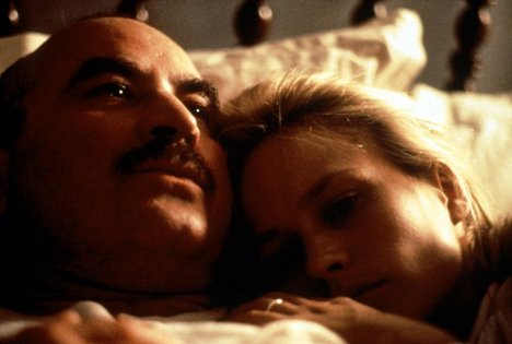 Bob Hoskins, Patricia Arquette - The Secret Agent - Van film