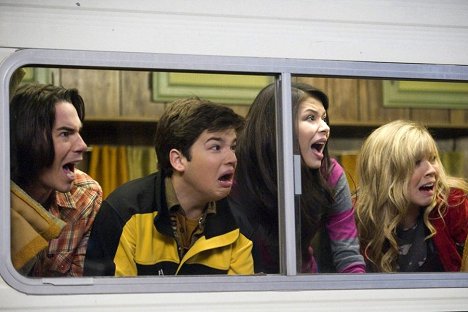 Jerry Trainor, Nathan Kress, Miranda Cosgrove, Jennette McCurdy - iCarly - Photos