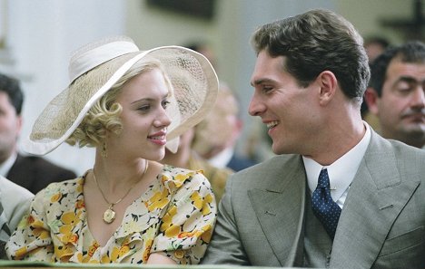 Scarlett Johansson, Mark Umbers - Vějíř lady Windermerové - Z filmu
