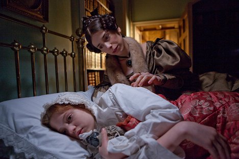 Amelia Clarkson, Sally Hawkins - Jane Eyre - Filmfotos