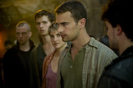 Jonny Weston, Ansel Elgort, Shailene Woodley, Theo James - The Divergent Series: Insurgent - Photos