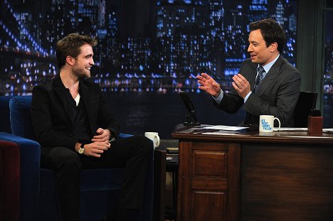 Robert Pattinson, Jimmy Fallon - Late Night with Jimmy Fallon - Filmfotos