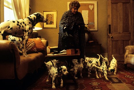 Joan Plowright - 101 dalmatialaista - aitoa koiranelämää - Kuvat elokuvasta