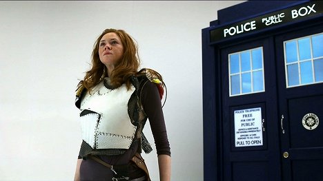Karen Gillan - Doctor Who - The Girl Who Waited - Photos