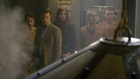 Raquel Cassidy, Matt Smith, Karen Gillan, Mark Bonnar, Leon Vickers - Doctor Who - La Chair vivante, 2ème partie - Film
