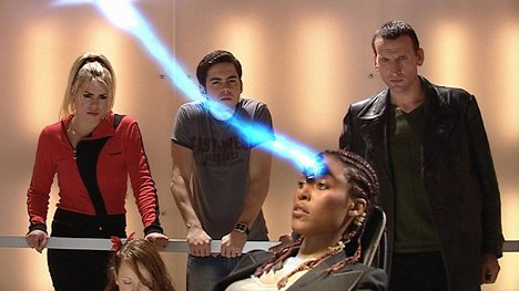 Billie Piper, Bruno Langley, Christine Adams, Christopher Eccleston - Doctor Who - The Long Game - Photos