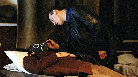 Christopher Eccleston - Doctor Who - The Empty Child - Photos