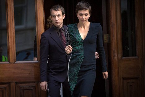 Tobias Menzies, Maggie Gyllenhaal - The Honourable Woman - Filmfotos
