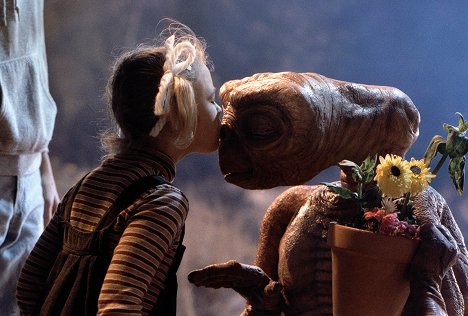 Drew Barrymore - E.T.: The Extra-Terrestrial - Photos