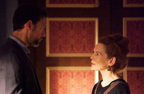 Adam Rayner, Alice Krige - Tyrant - De la película