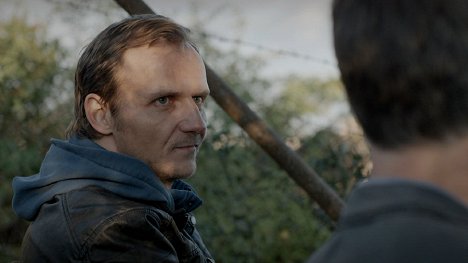 Jan Hájek - Vraždy v kruhu - Mrtvý v síti - Kuvat elokuvasta