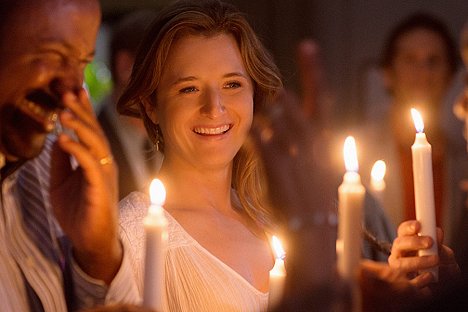 Grace Gummer - Extant - Wish You Were Here - Photos