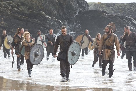 Katheryn Winnick, Travis Fimmel, Clive Standen - Vikings - Dispossessed - Photos