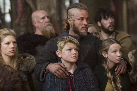 Katheryn Winnick, Nathan O'Toole, Travis Fimmel, Ruby O'Leary - Viikingit - Uhrilahja - Kuvat elokuvasta