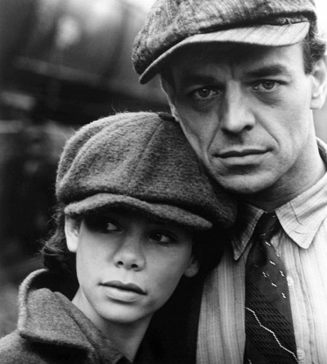 Meredith Salenger, Ray Wise