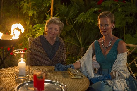 Julia McKenzie, Hermione Norris - Agatha Christie's Marple - A Caribbean Mystery - Van film