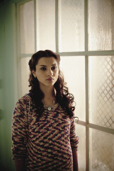 Amber Rose Revah - What Remains - Photos