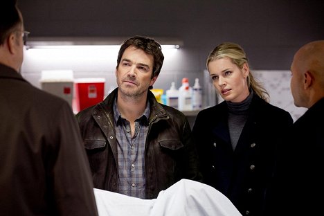 Jon Tenney, Rebecca Romijn - King & Maxwell - Photos