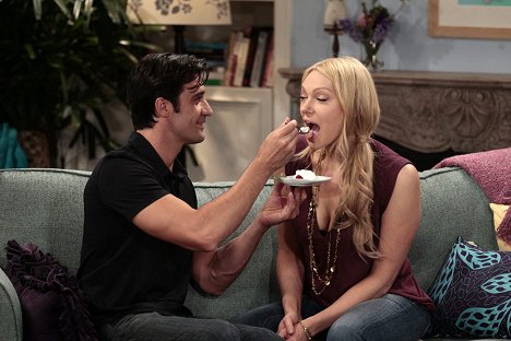 Gilles Marini, Laura Prepon - Are You There, Chelsea? - Photos