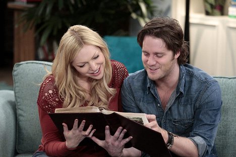 Laura Prepon, Jake McDorman - Are You There, Chelsea? - Filmfotos