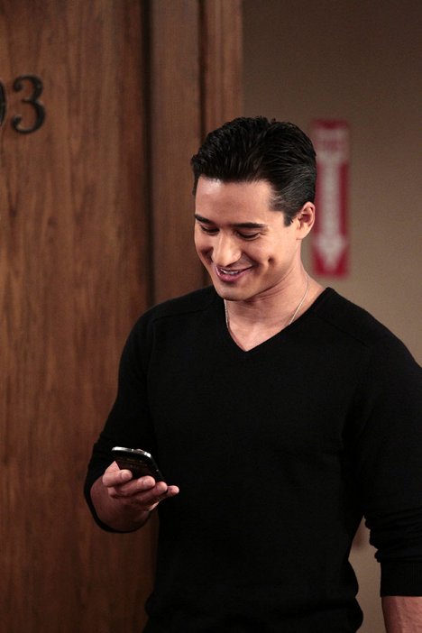 Mario Lopez - Are You There, Chelsea? - Filmfotos