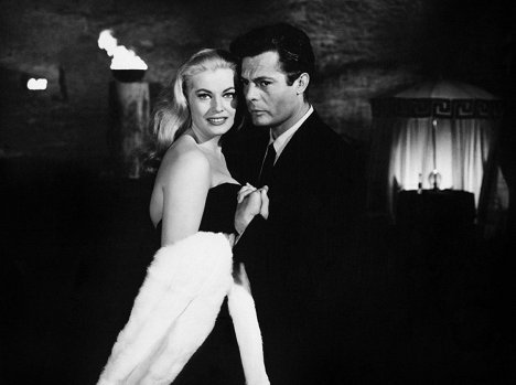 Anita Ekberg, Marcello Mastroianni - La dolce vita - Filmfotos