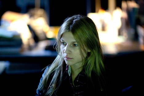 Clémence Poésy - The Tunnel - Photos