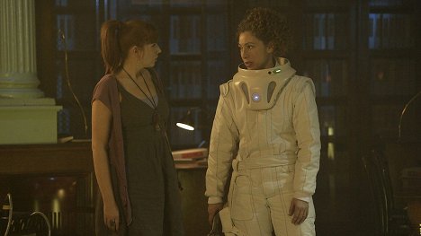 Catherine Tate, Alex Kingston - Doctor Who - Silence in the Library - Photos
