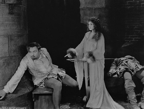 Wallace Beery, Norma Talmadge - Ashes of Vengeance - Filmfotos