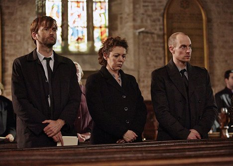 David Tennant, Olivia Colman, Matthew Gravelle - Broadchurch - A Town Wrapped in Secrets - Van film