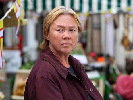 Pauline Quirke - Broadchurch - A Town Wrapped in Secrets - De la película