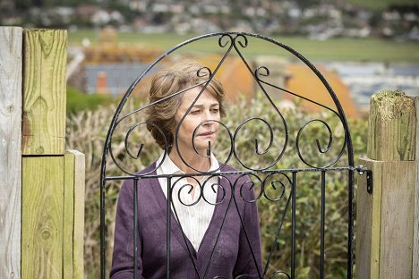 Charlotte Rampling - Broadchurch - Episode 2 - Z filmu