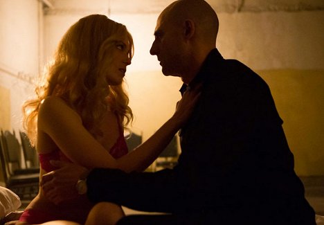 Mickey Sumner, Mark Strong - Low Winter Sun - Z filmu